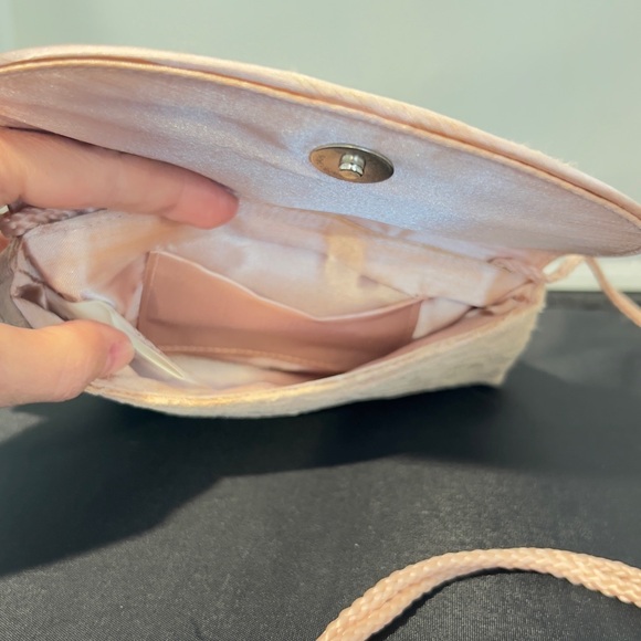 Elegant Vintage Lace Clutch with Rhinestones - Picture 5 of 9